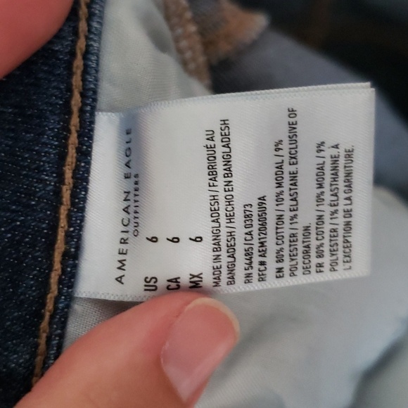 American eagle distressed dark wash mom shorts, high rise, women's size 6 - Picture 8 of 8